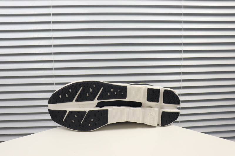 ON Cloudflow 5 Running Shoe