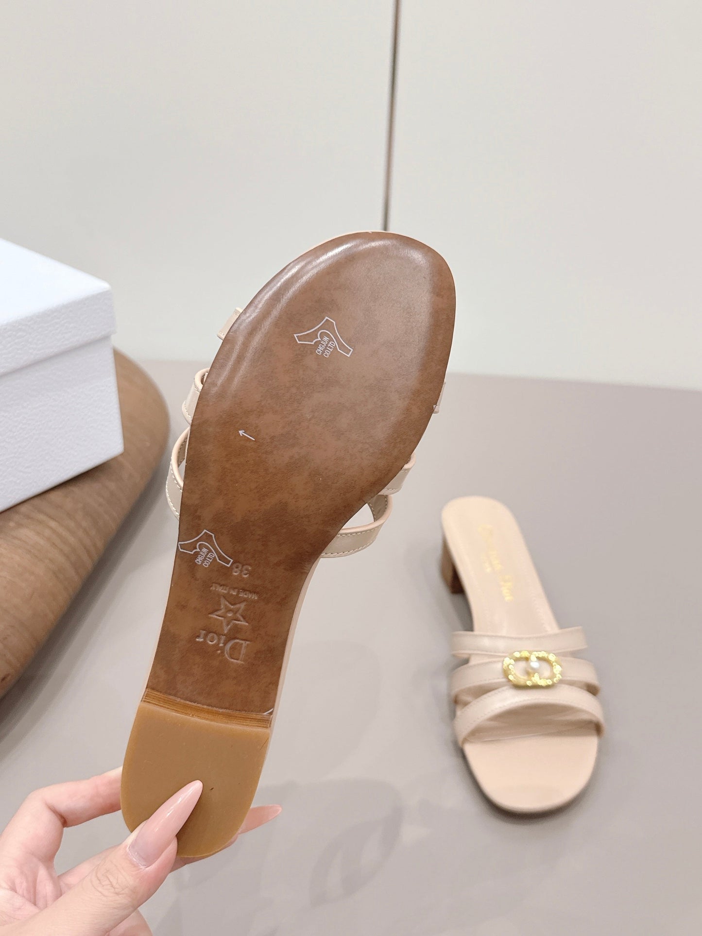 CD 26s 30M Sandal 4.5cm Beige Calfskin 738220