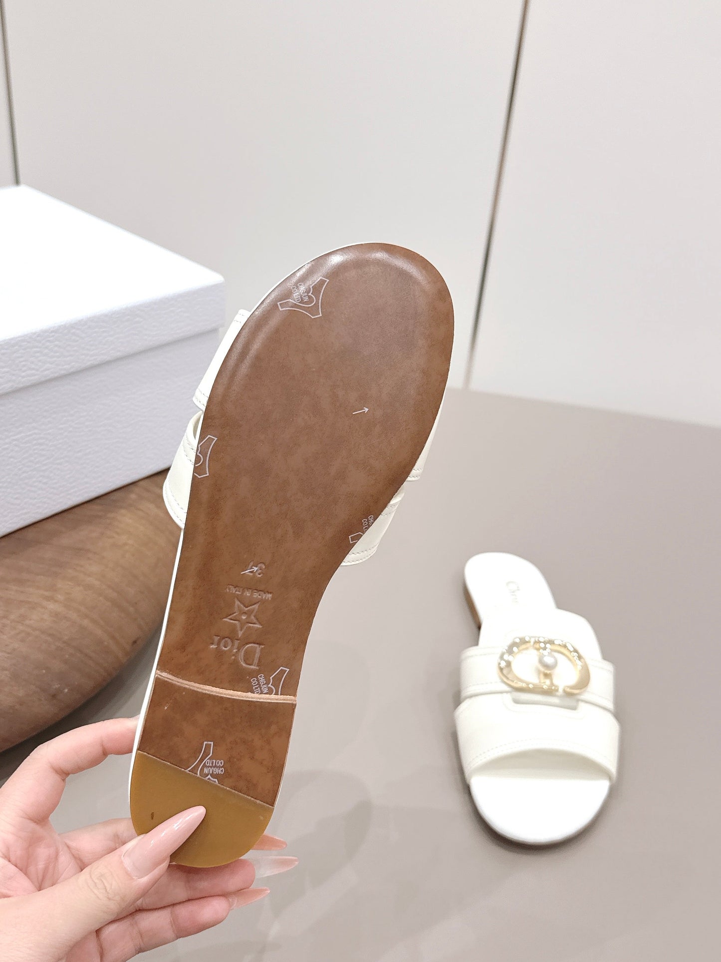 CD 30 Montaigne Slide White Calfskin 738232