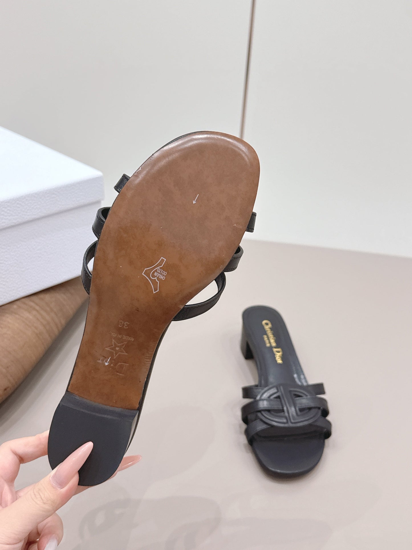 CD 26s D-Club Sandal 4.5cm Black Calfskin 738241