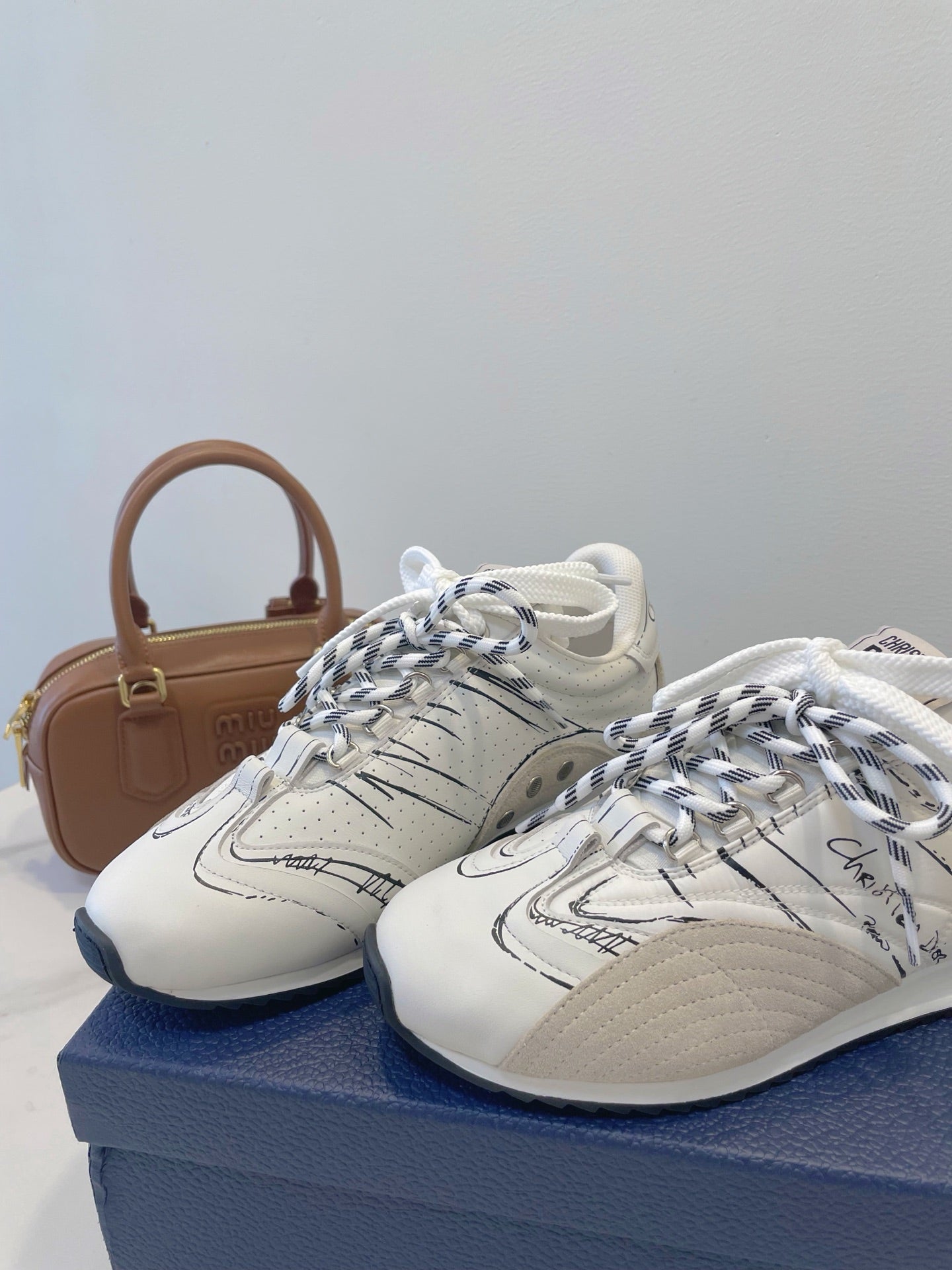 CD 26s D-Sketch Grey White Suede Sheepskin 908096