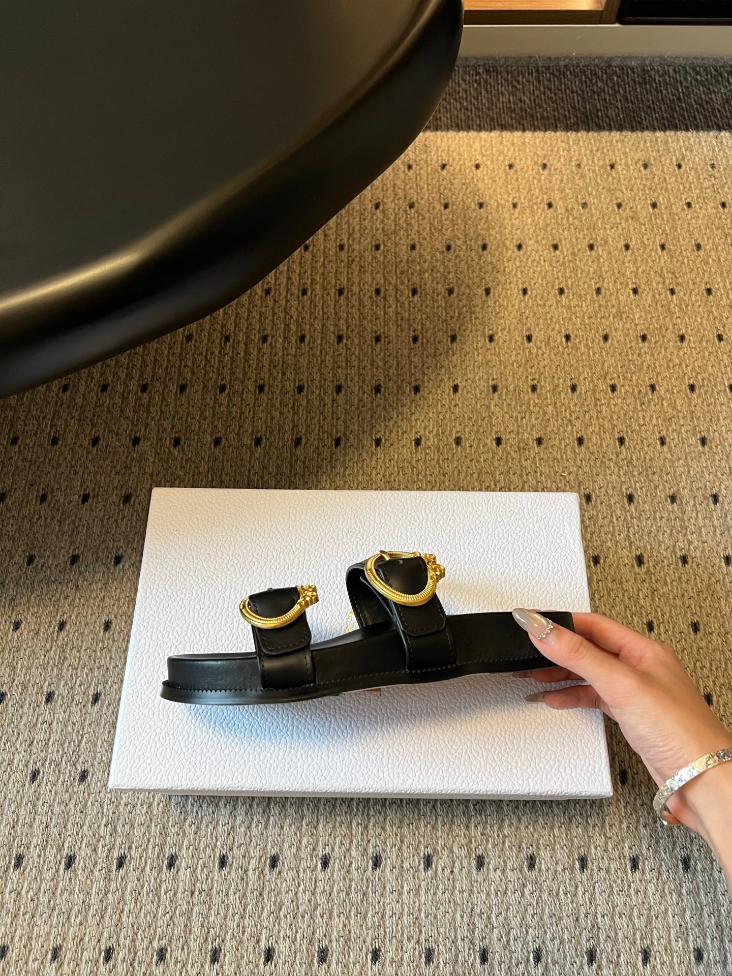 CD 26s Médaillon Buckle Slide Black Cowhide 820023