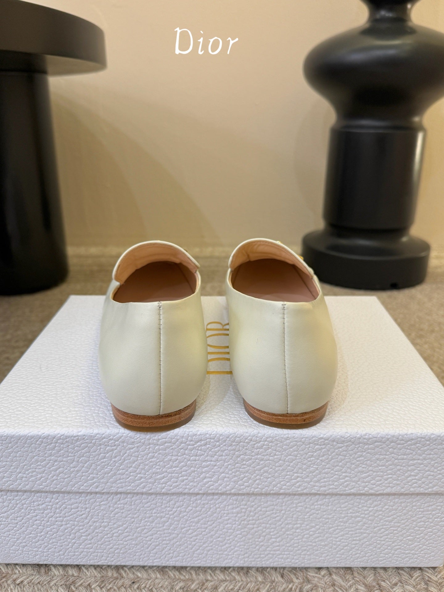 CD Médaillon Loafer White Sheepskin 835717