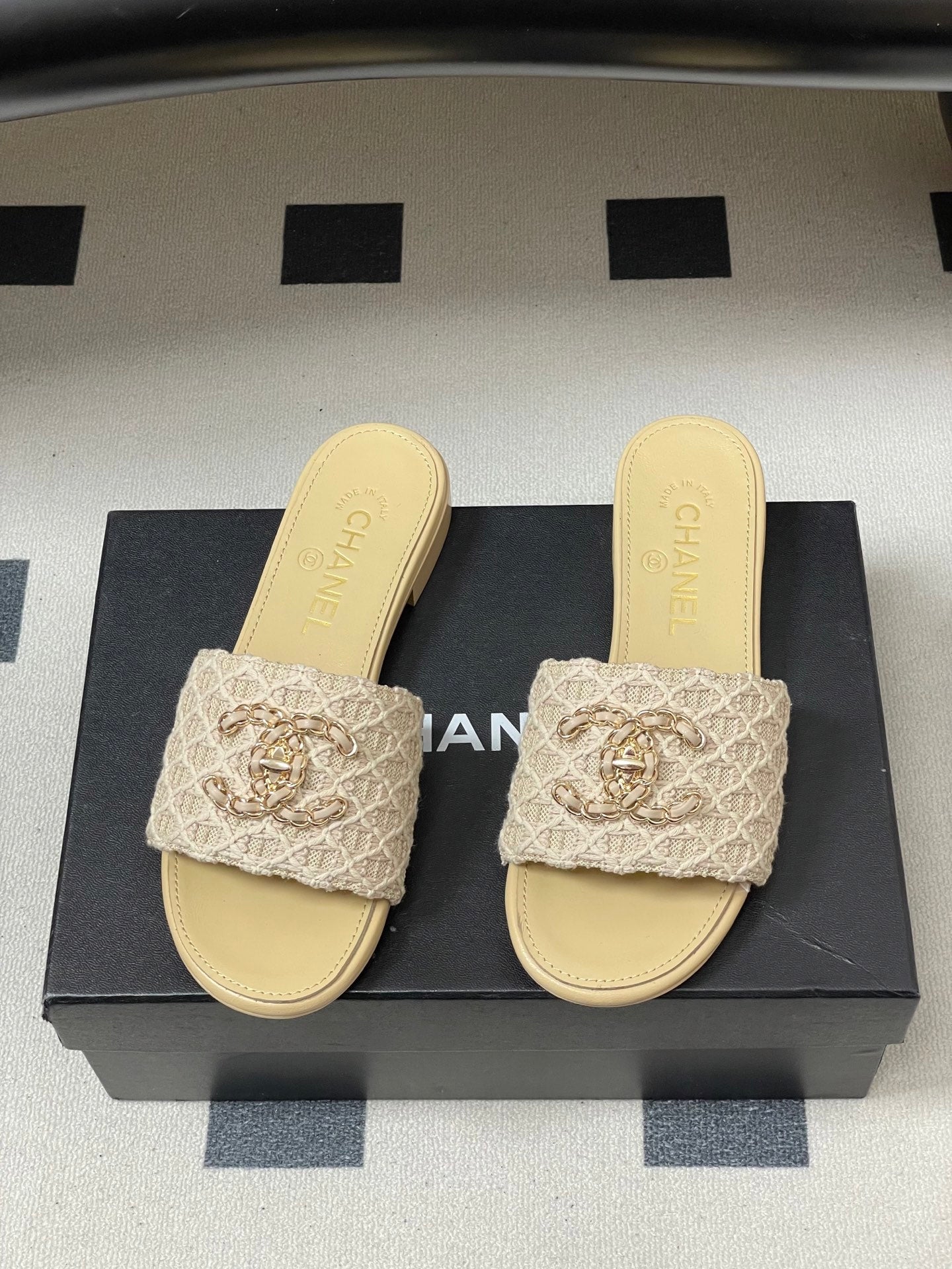 CC 26s Flat Slippers Beige Fabric Sheepskin 649490