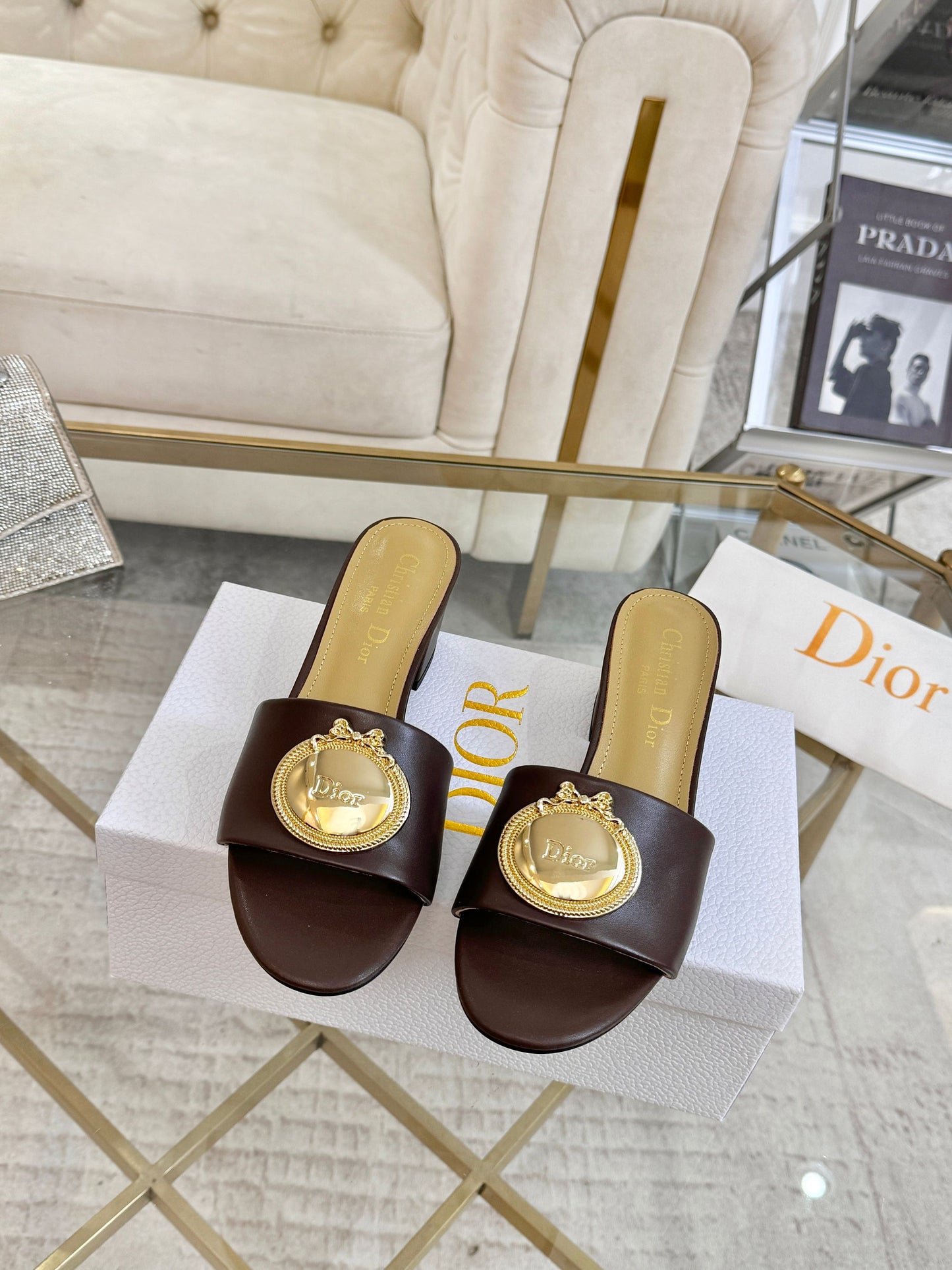 CD 26s Médaillon Buckle Slides 5cm Coffee Lambskin 927391