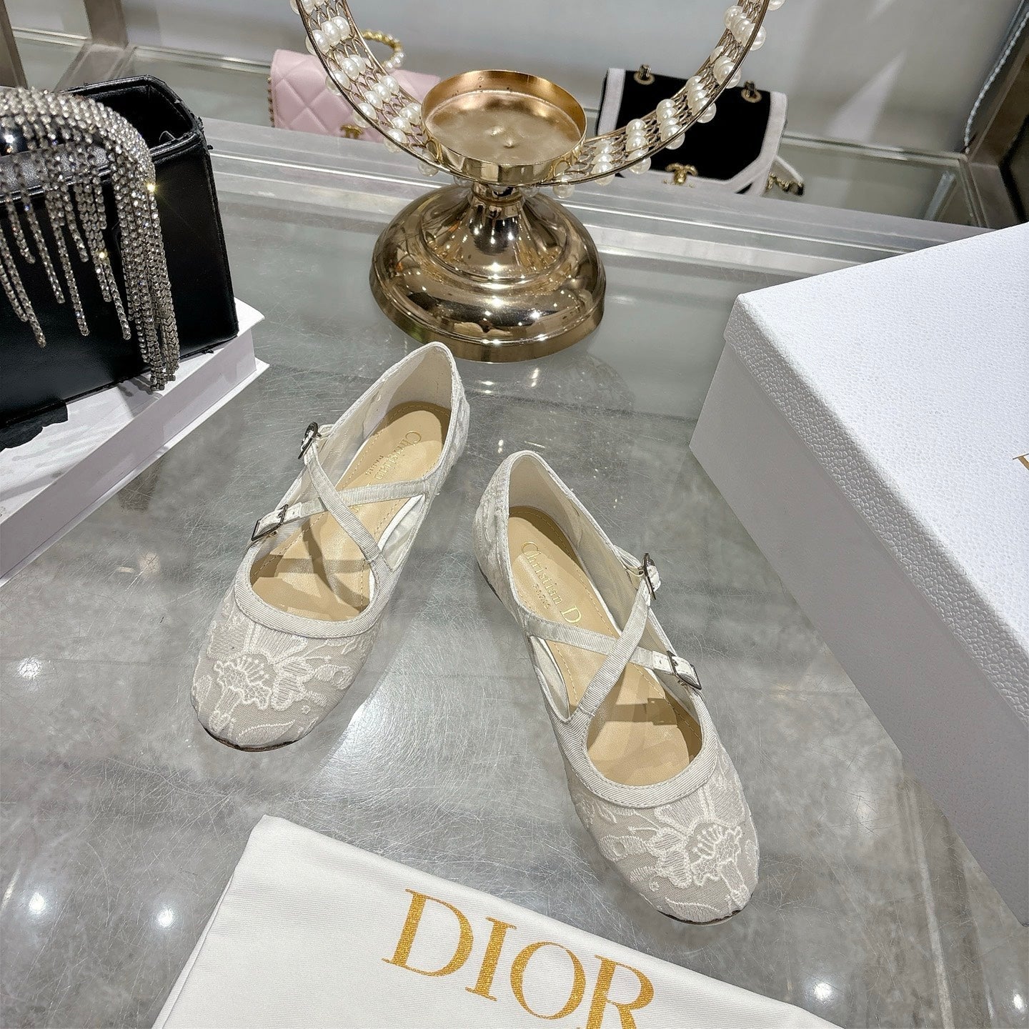 CD 26s Very Ballet Flat White Lace 679841