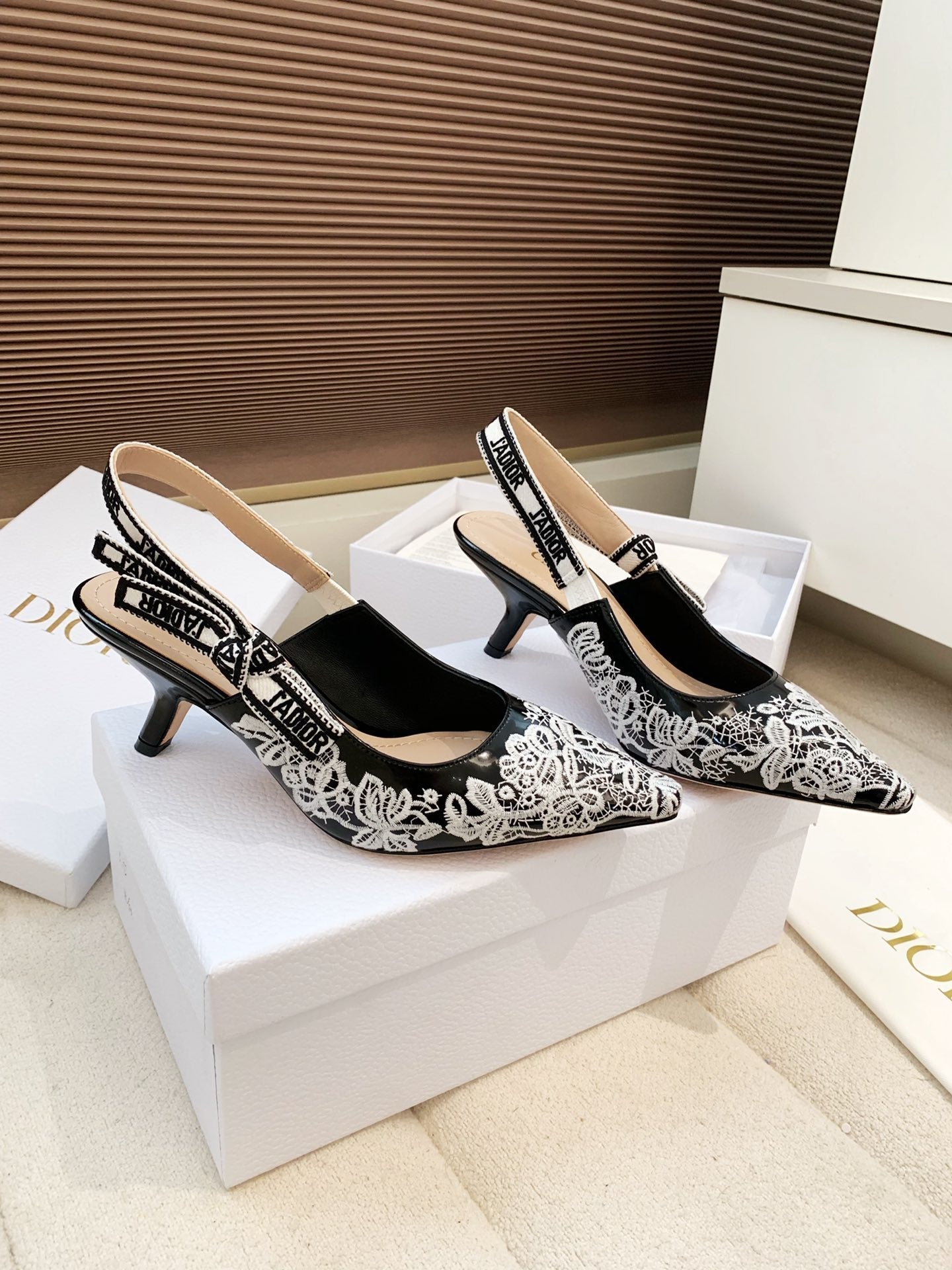 CD 26s J'Adior Jacquard Embroidered Slingback 6.5 Black Patent Leather 614928