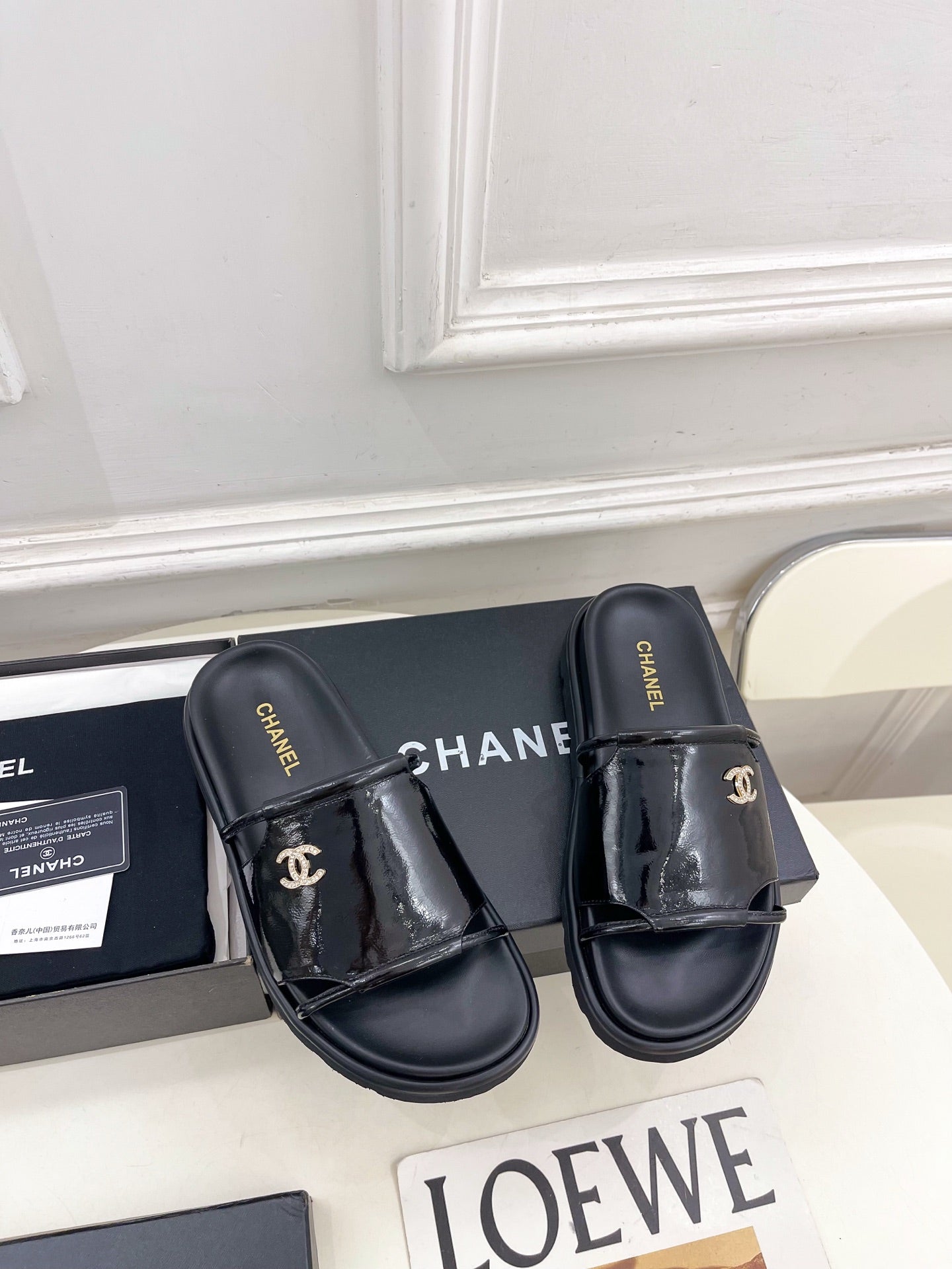 Chanel 2026 Platform Casual Slippers Patent Leather Sheepskin 831556