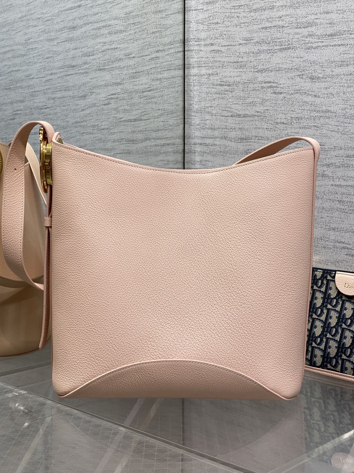 CD Médaillon Bucket Bag 26.5cm Light Pink in Cowhide 155516
