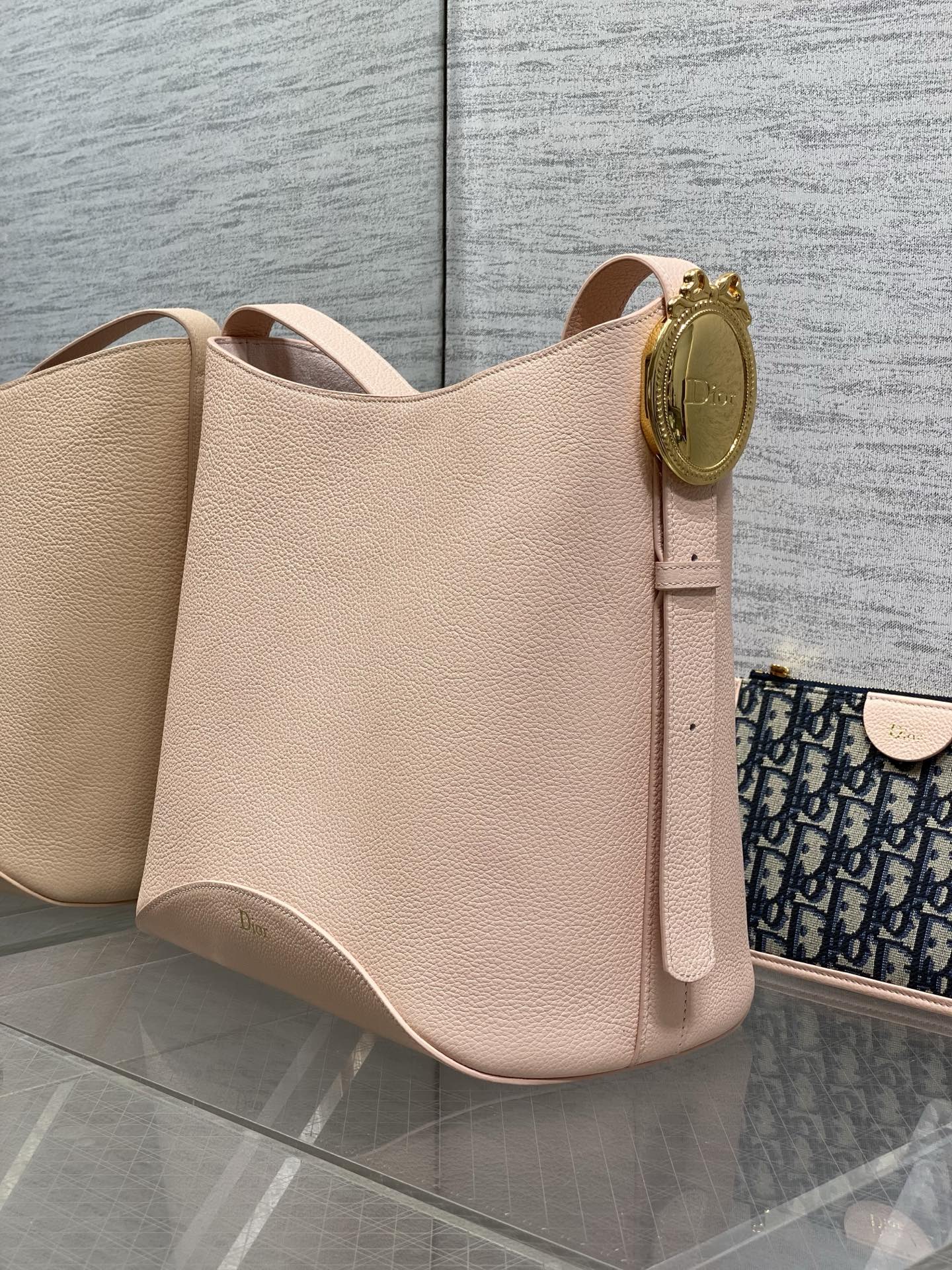 CD Médaillon Bucket Bag 26.5cm Light Pink in Cowhide 155516
