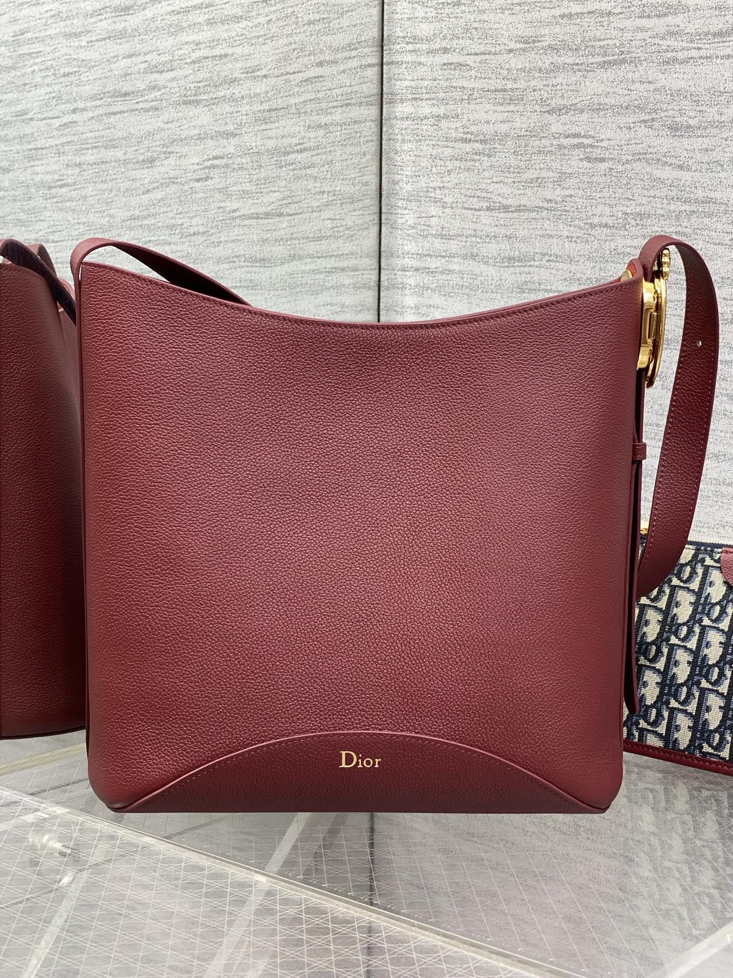 CD Médaillon Bucket Bag 26.5cm Burgundy in Cowhide 155520