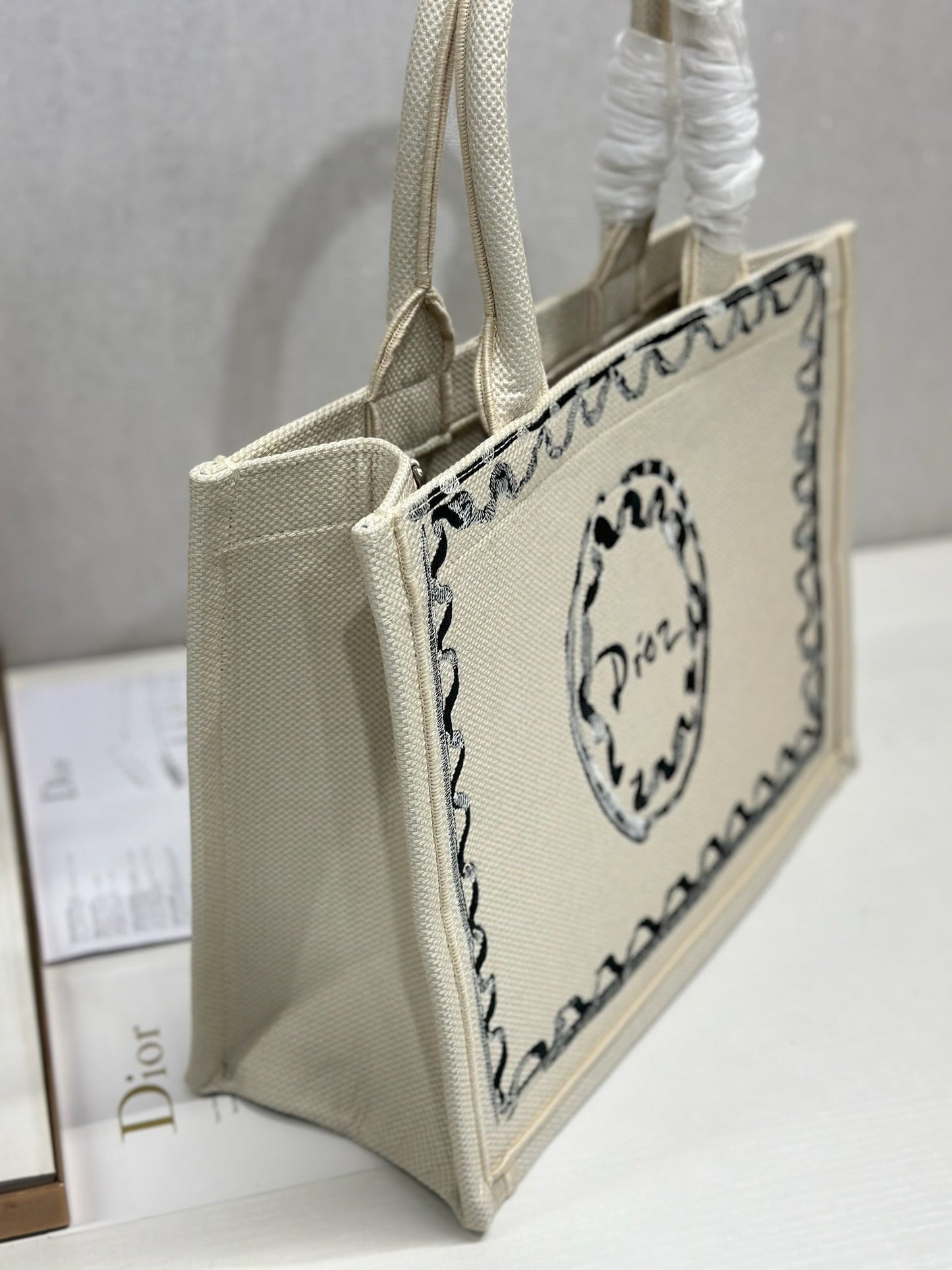 CD Medium Dioriviera Book Tote White Embroidered Canvas 158041