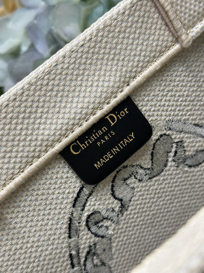 CD Medium Dioriviera Book Tote White Embroidered Canvas 158041