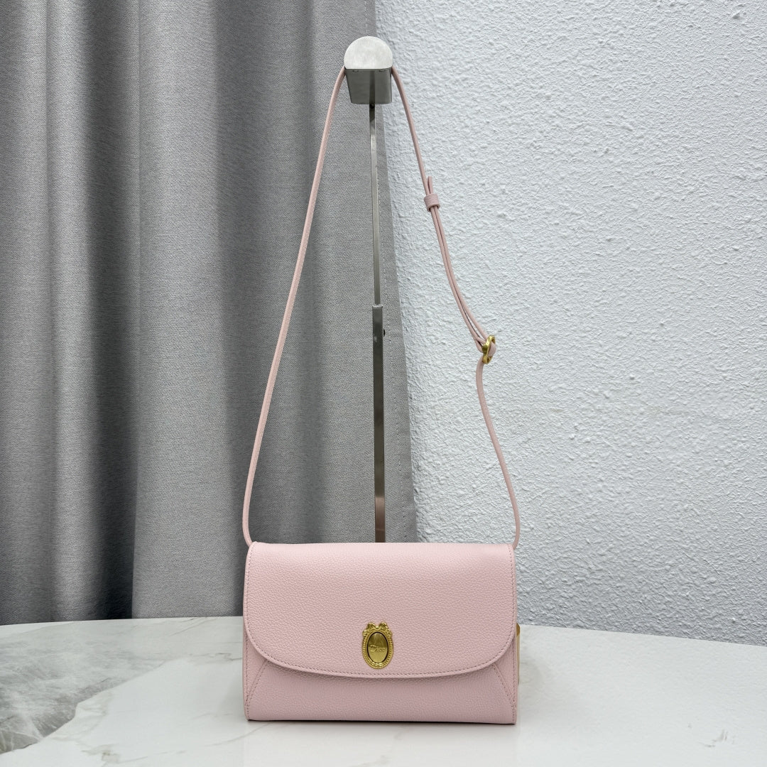 CD Médaillon Envelope Pouch 20.5cm Pink Cowhide Leather GHW 158548