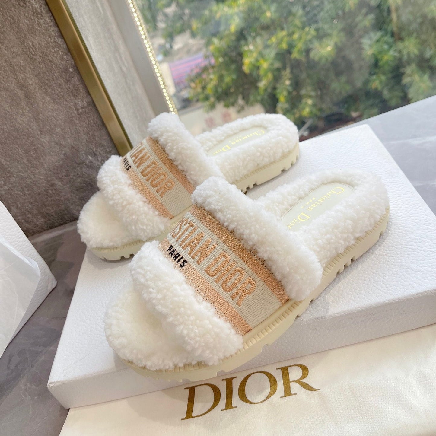 CD 25 Flat Slippers White Beige Wool 395567