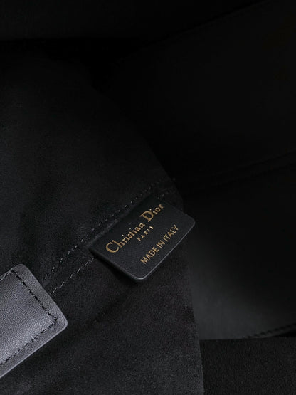 cd medium toujours 28 black calfskin