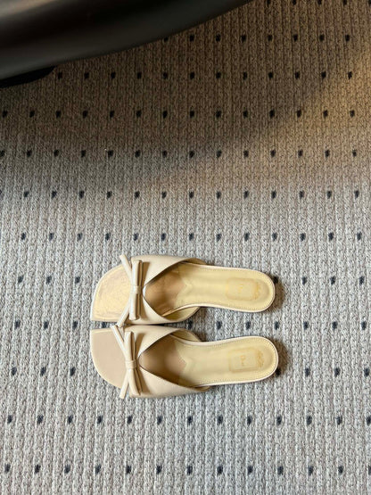 CD 26s Bow Slide Cream Satin 819999