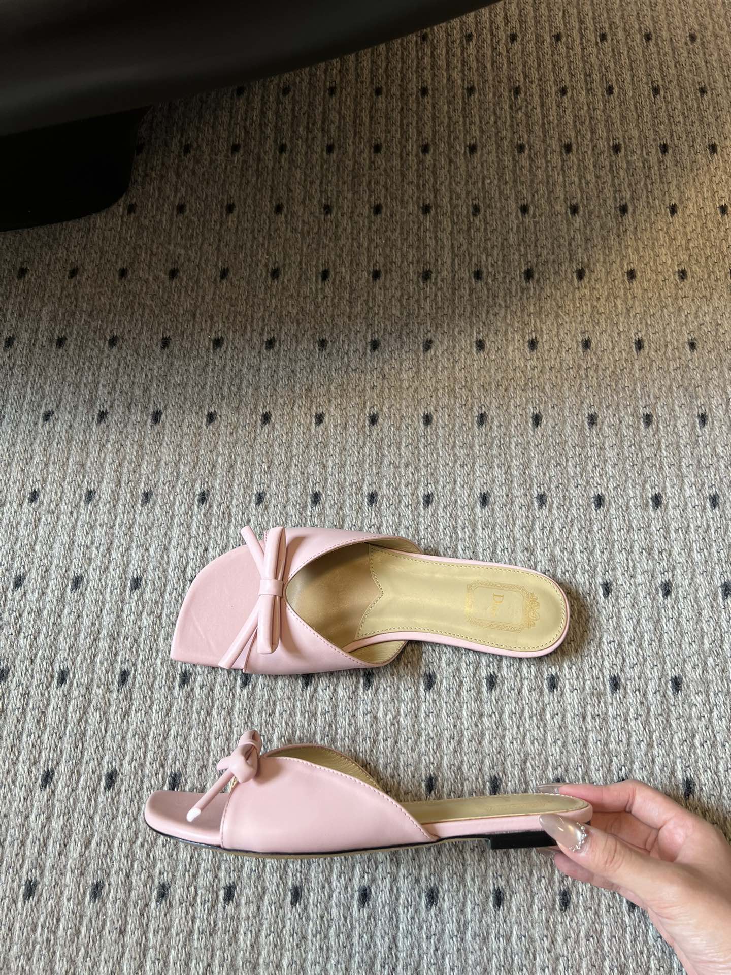 CD 26s Bow Slide Light Pink Satin 820001