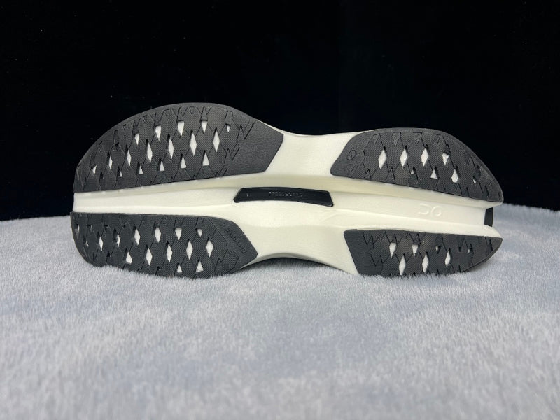 ON Cloudboom Max