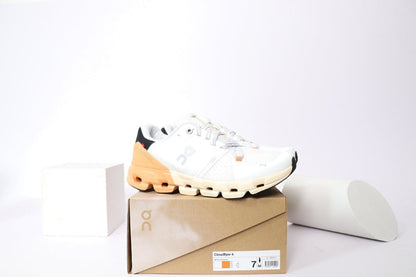 ON Cloudflyer4