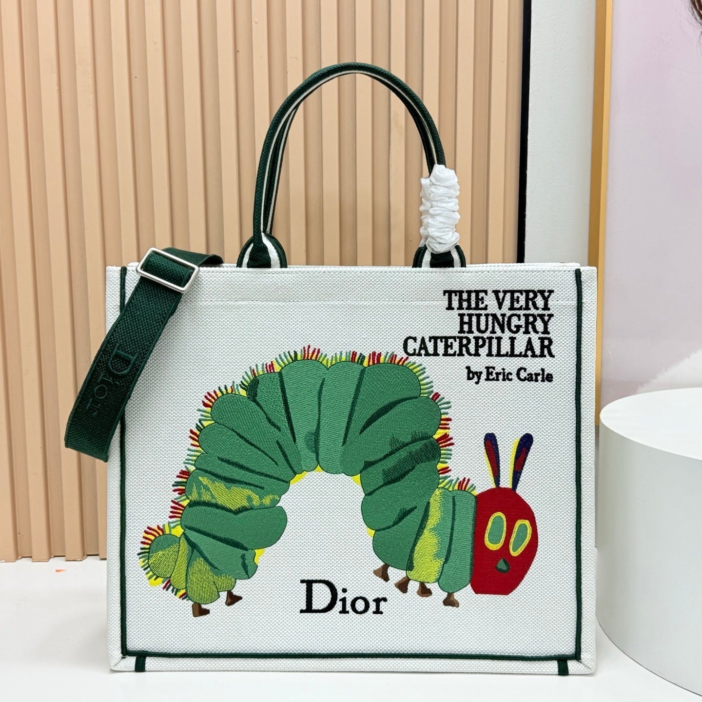 CD Book Tote with "The Very Hungry Caterpillar" White Green in Embroidery 155382