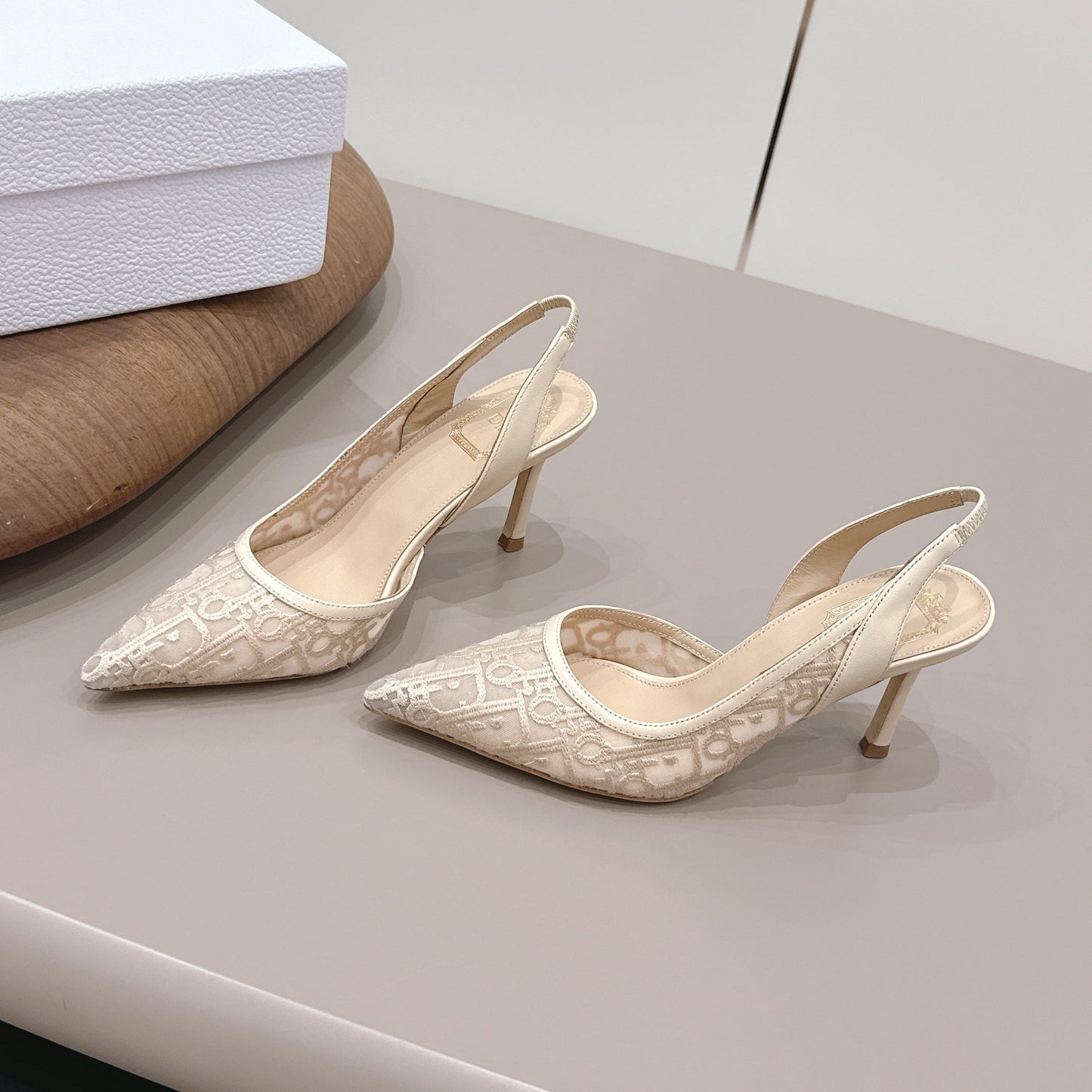 CD 26A Slingback 80 Sheepskin Lace Embroidery