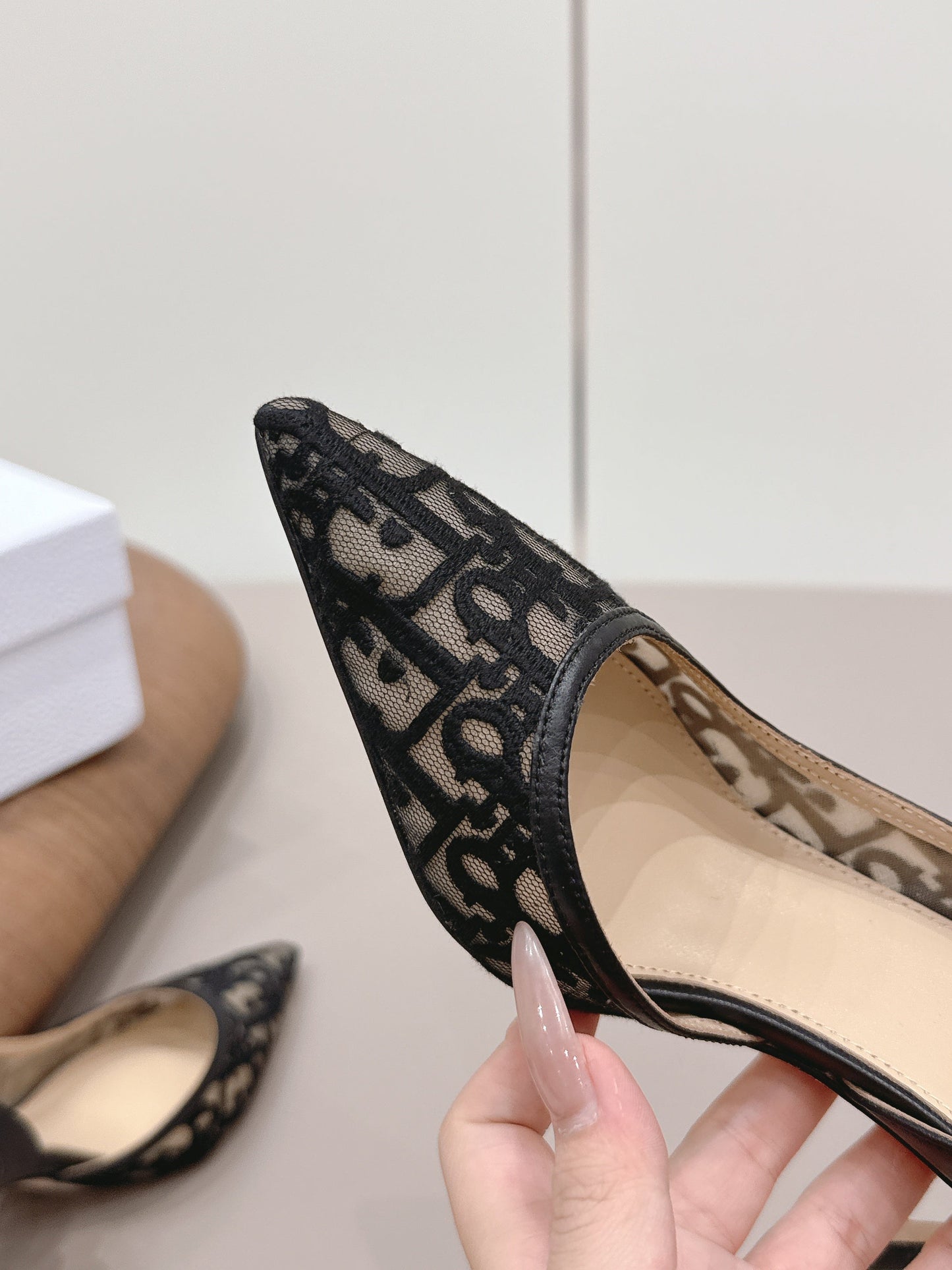 CD 26A Slingback 80 Sheepskin Lace Embroidery