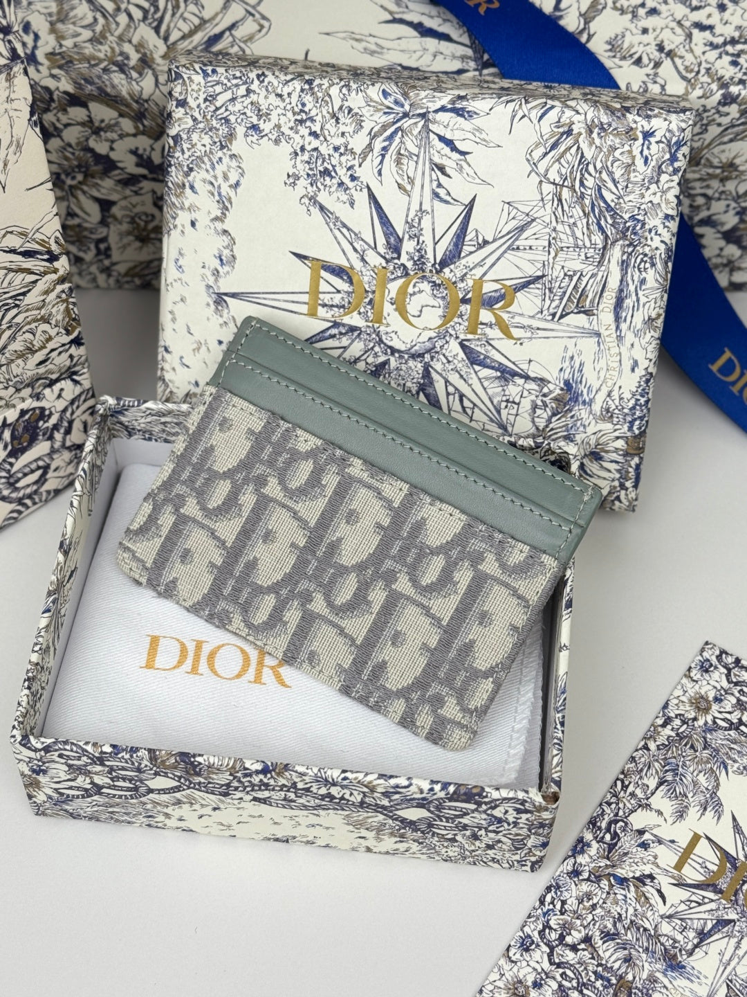 CD 30 Montaigne Freesia Card Holder 10cm Grayish Jacquard