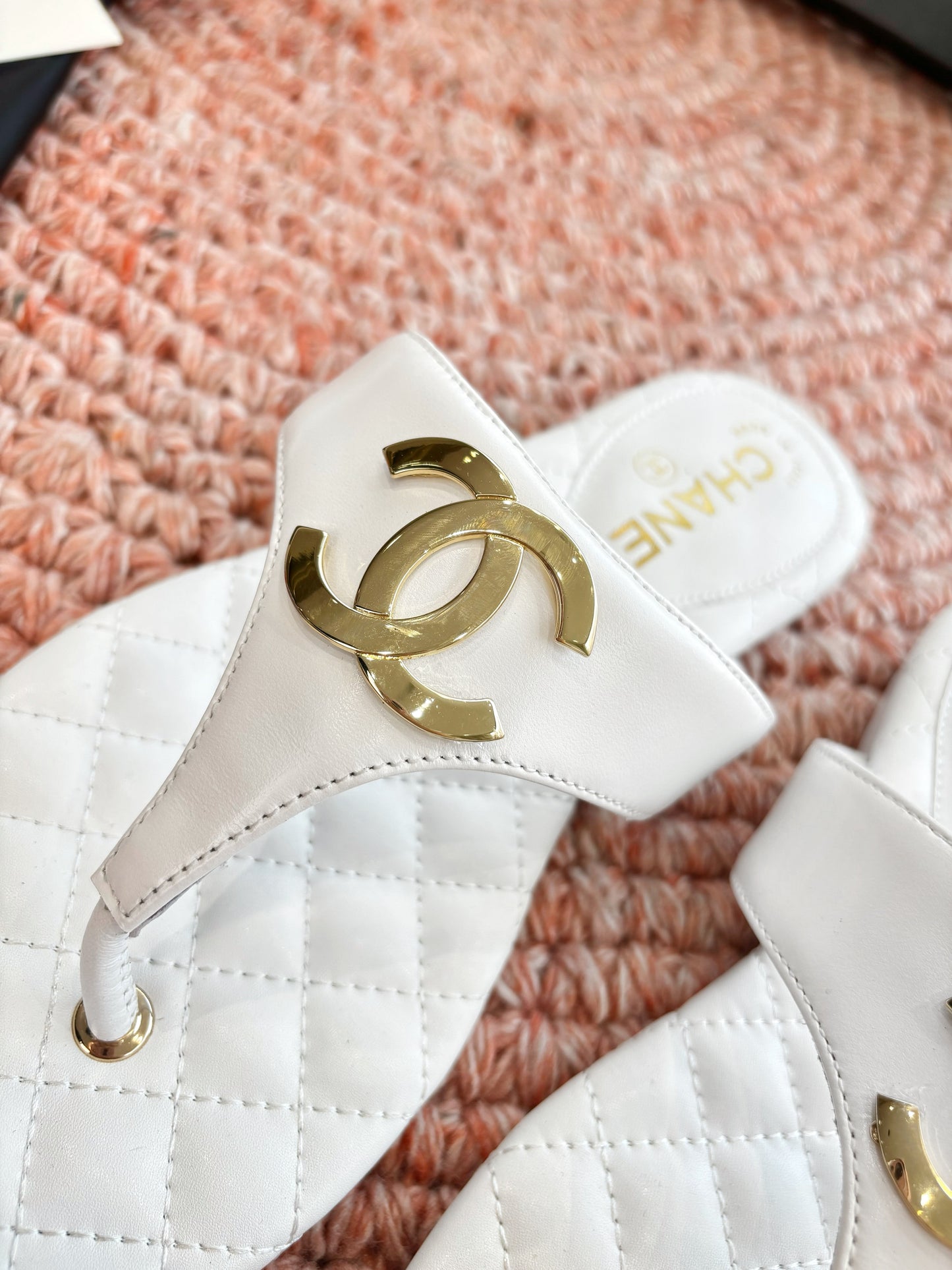 CC 26s Thong Sandals White Sheepskin 648258