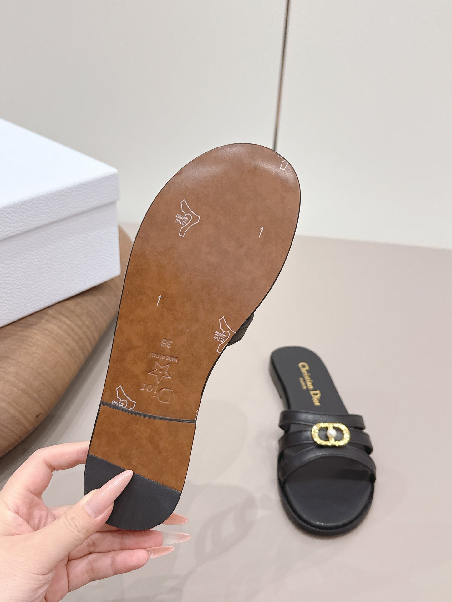 CD 26s 30M Slide Black Calfskin 738222