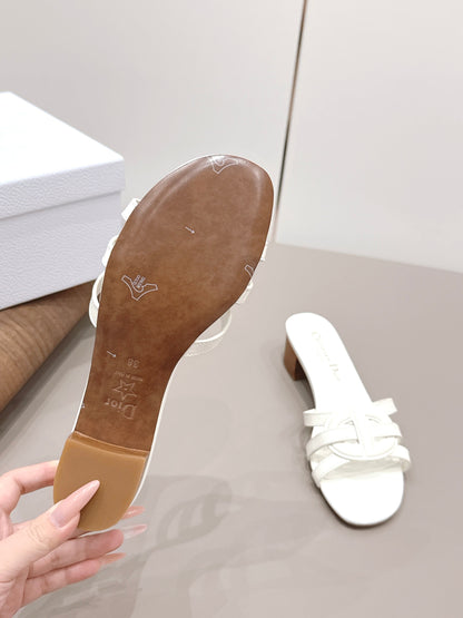 CD 26s D-Club Sandal 4.5cm White Calfskin 738244