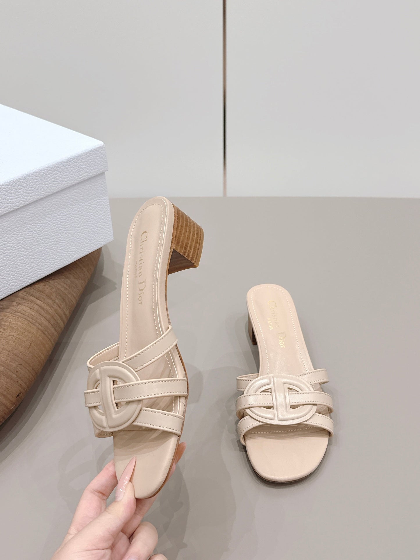 CD 26s D-Club Sandal 4.5cm Beige Calfskin 738243