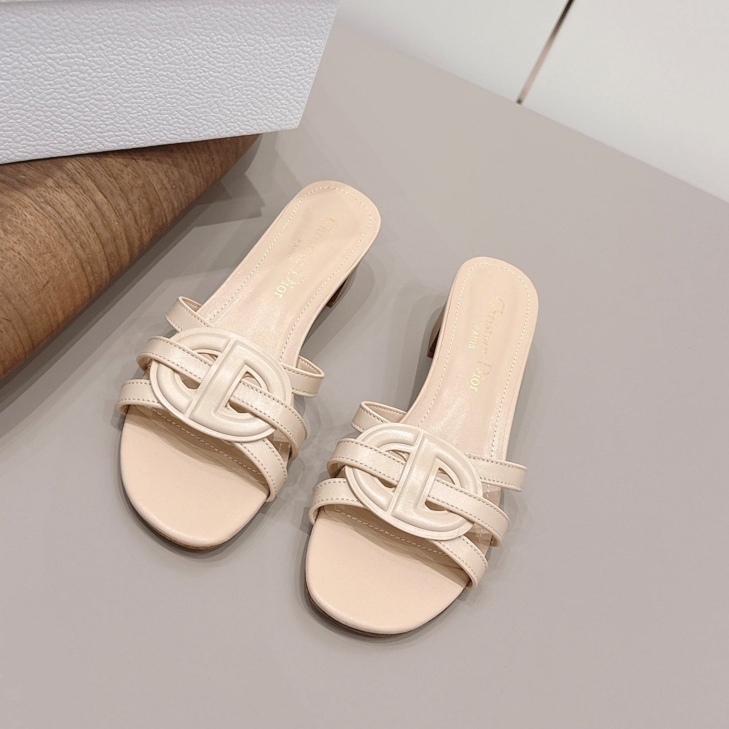 CD 26s D-Club Sandal 4.5cm Beige Calfskin 738243