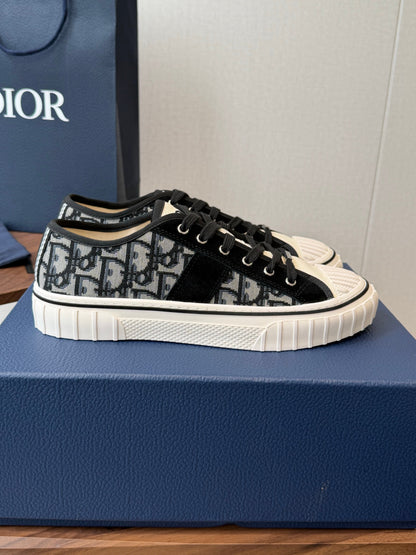CD 26s Hooper Low-Top Sneaker Black Beige Canvas 940263