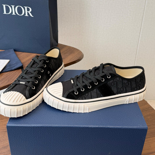 CD 26s Hooper Low-Top Sneaker Black Canvas 940265