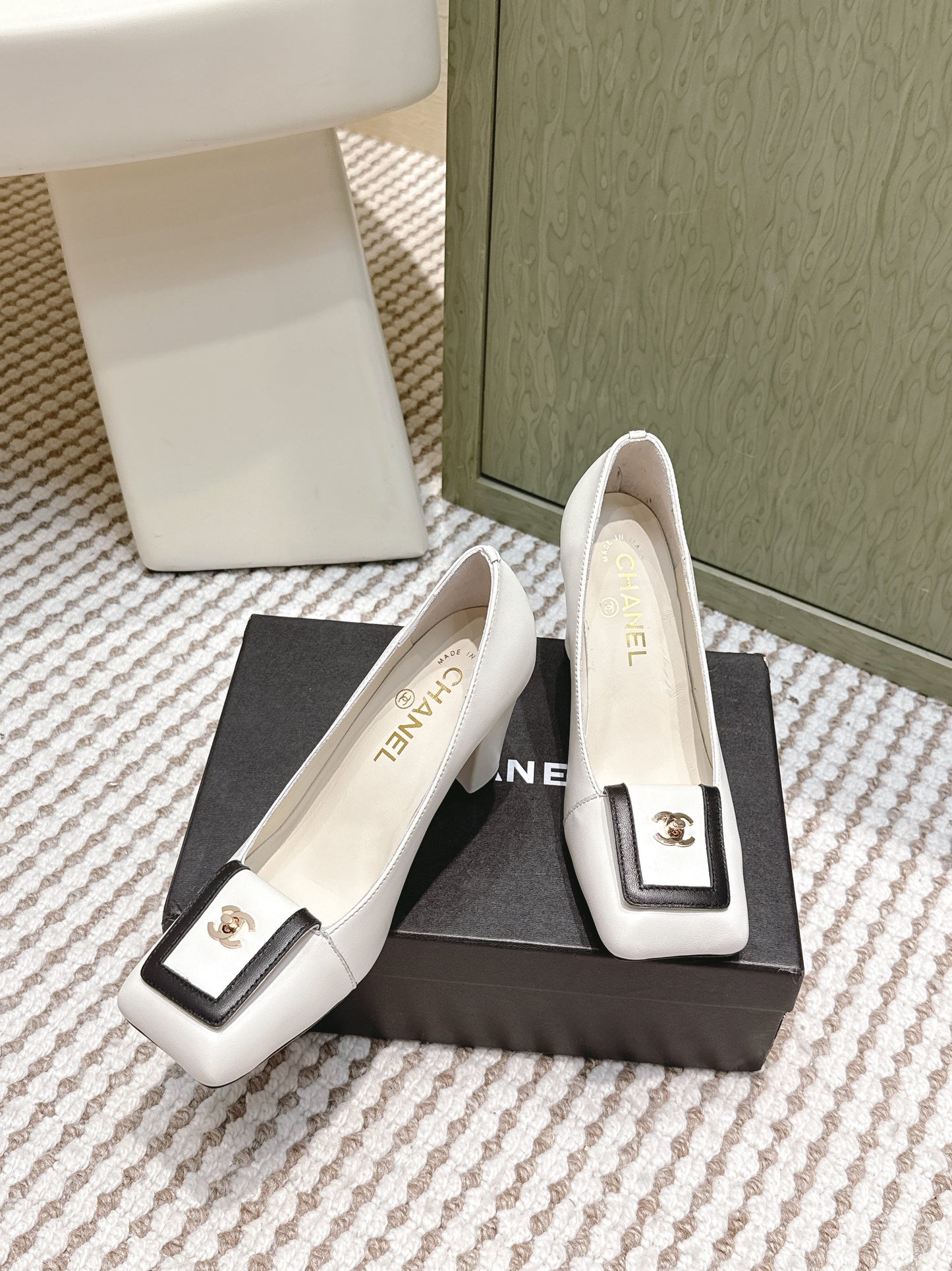 Chanel 2026 Pump Ivory And Black Lambskin 653538