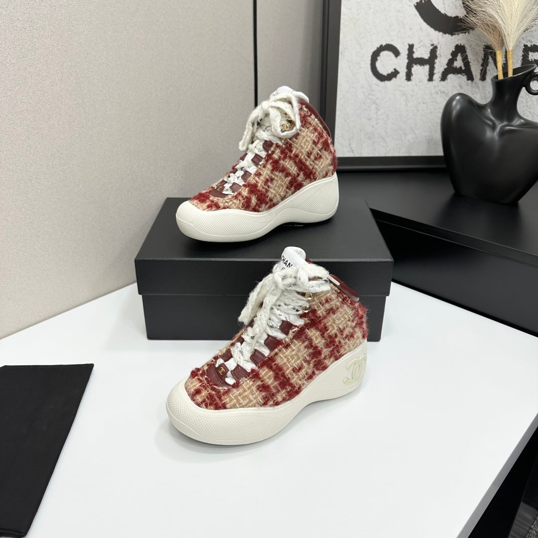 CC 26s Casual Sneakers White Red Beige Fabric Sheepskin 626367