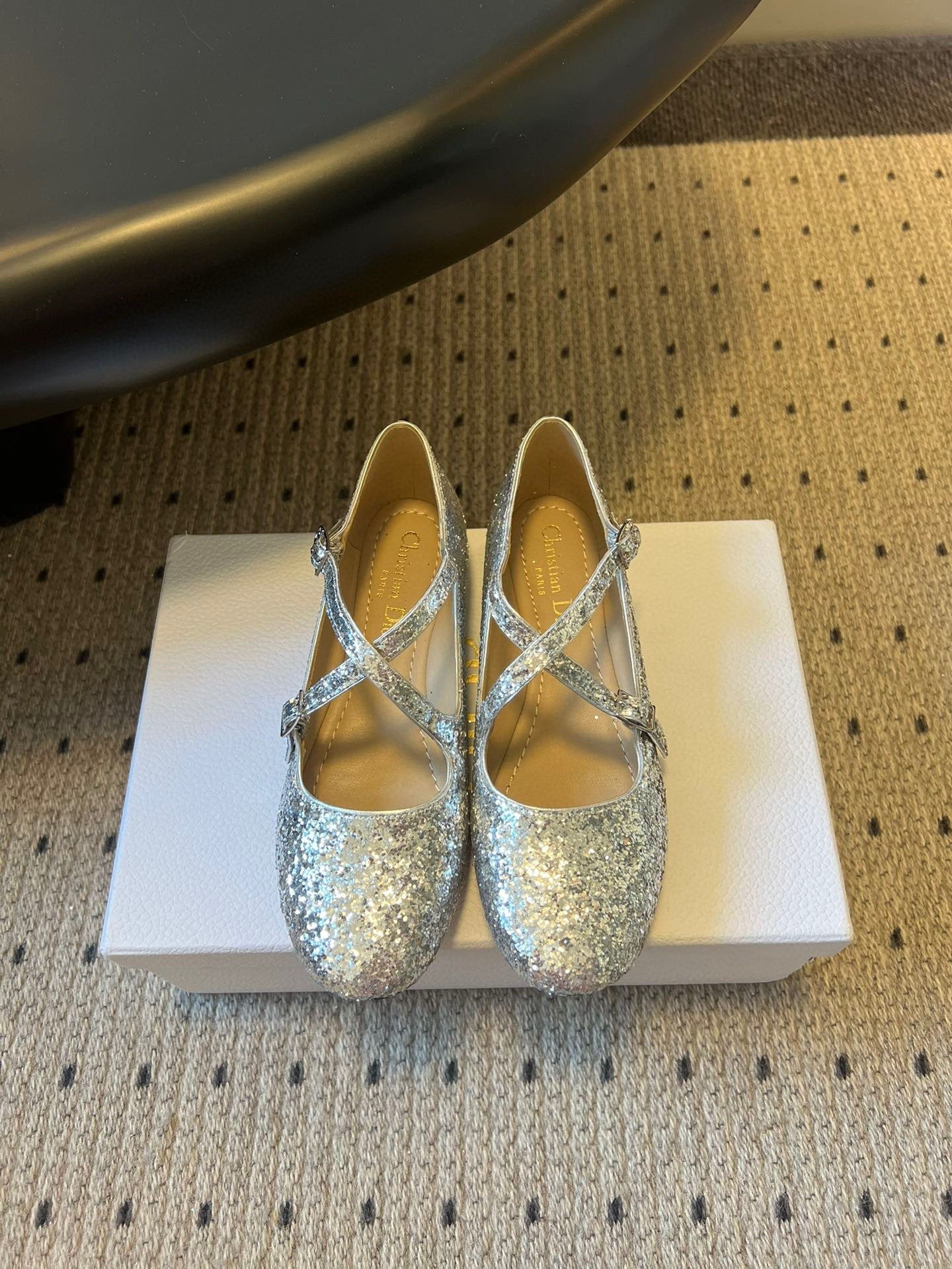 CD 26s New Flat Ballet Flats With Cross Straps Sliver Glitter 622217