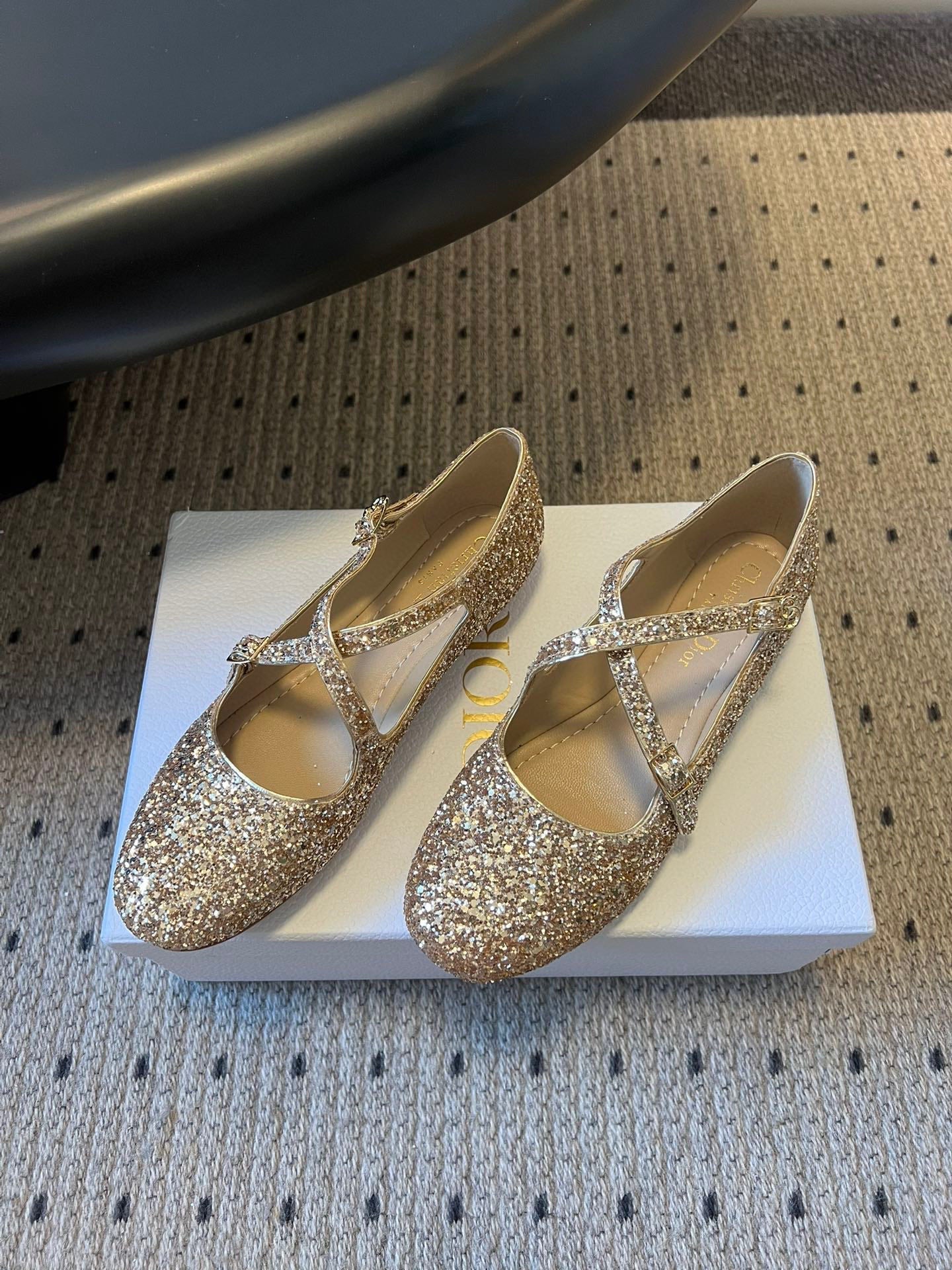CD 26s New Flat Ballet Flats With Cross Straps Gold Glitter 622218