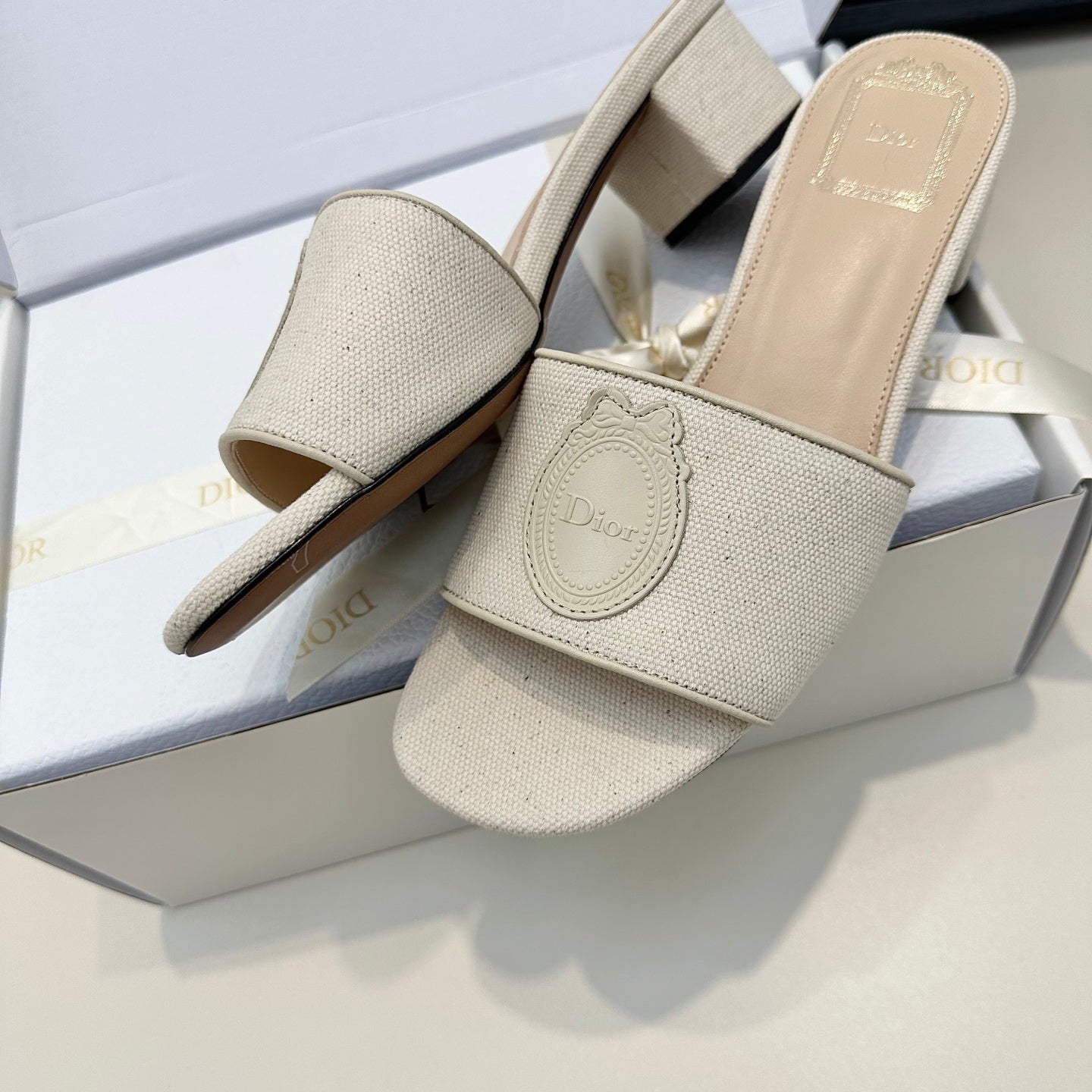 CD Médaillon Slide 4.5cm Cream Denim 899865