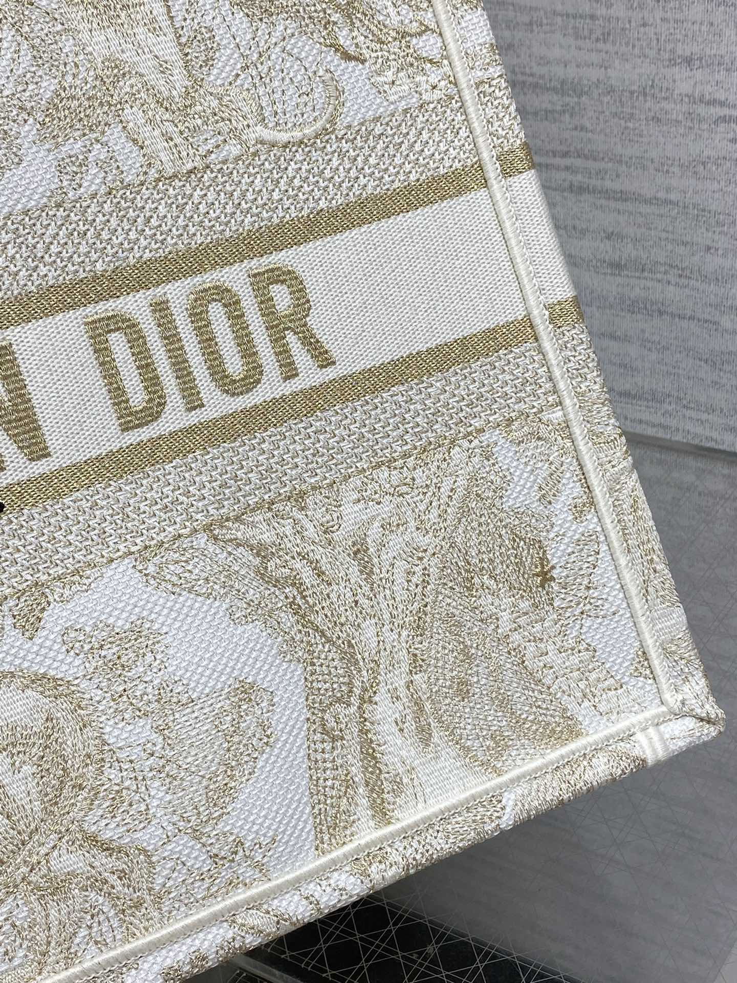 CD Medium Dior Book Tote Tiger Motif White Beige Cotton