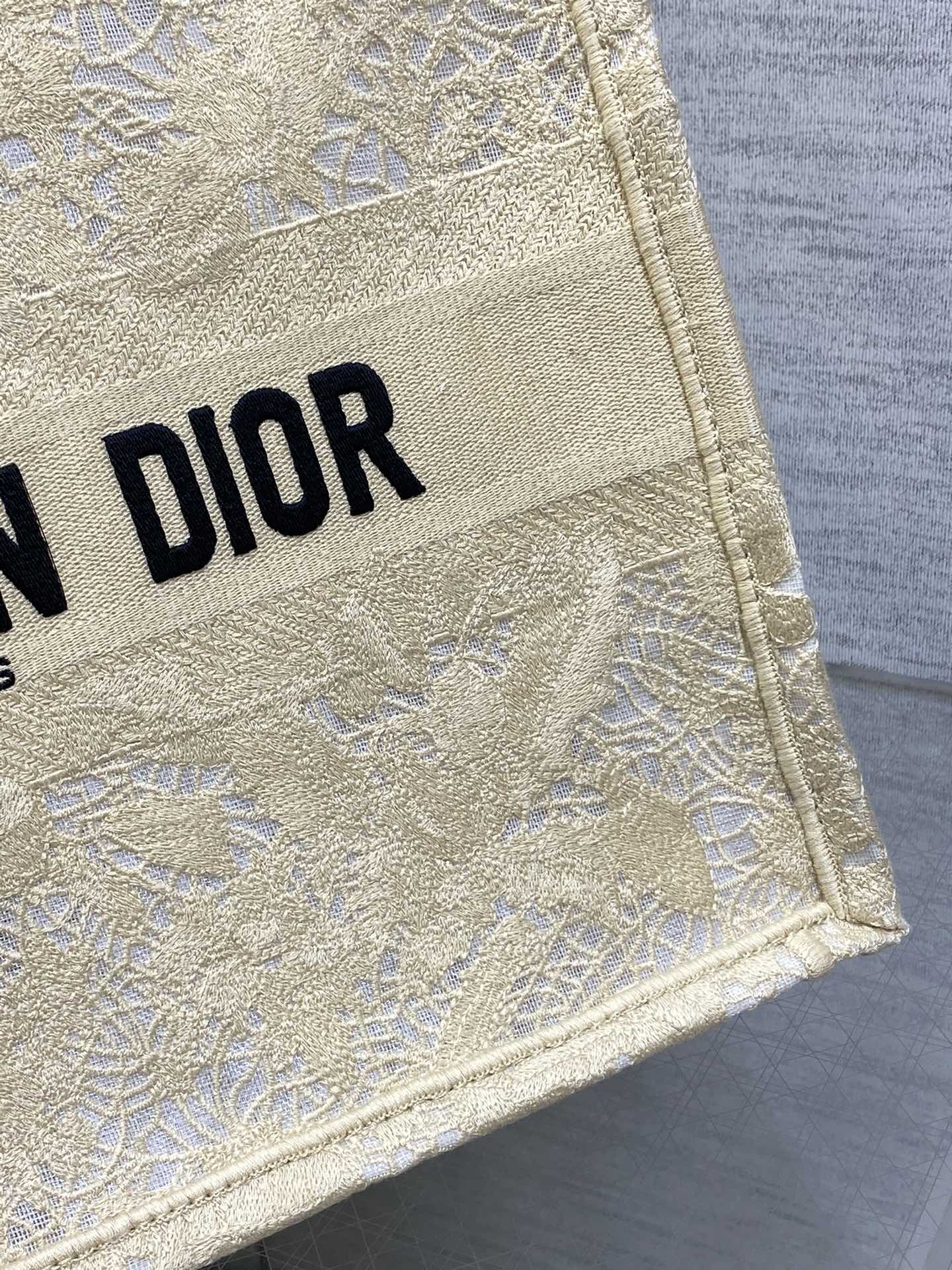 CD Medium Dior Book Tote Scotland’s National Flower Pattern Beige Cotton