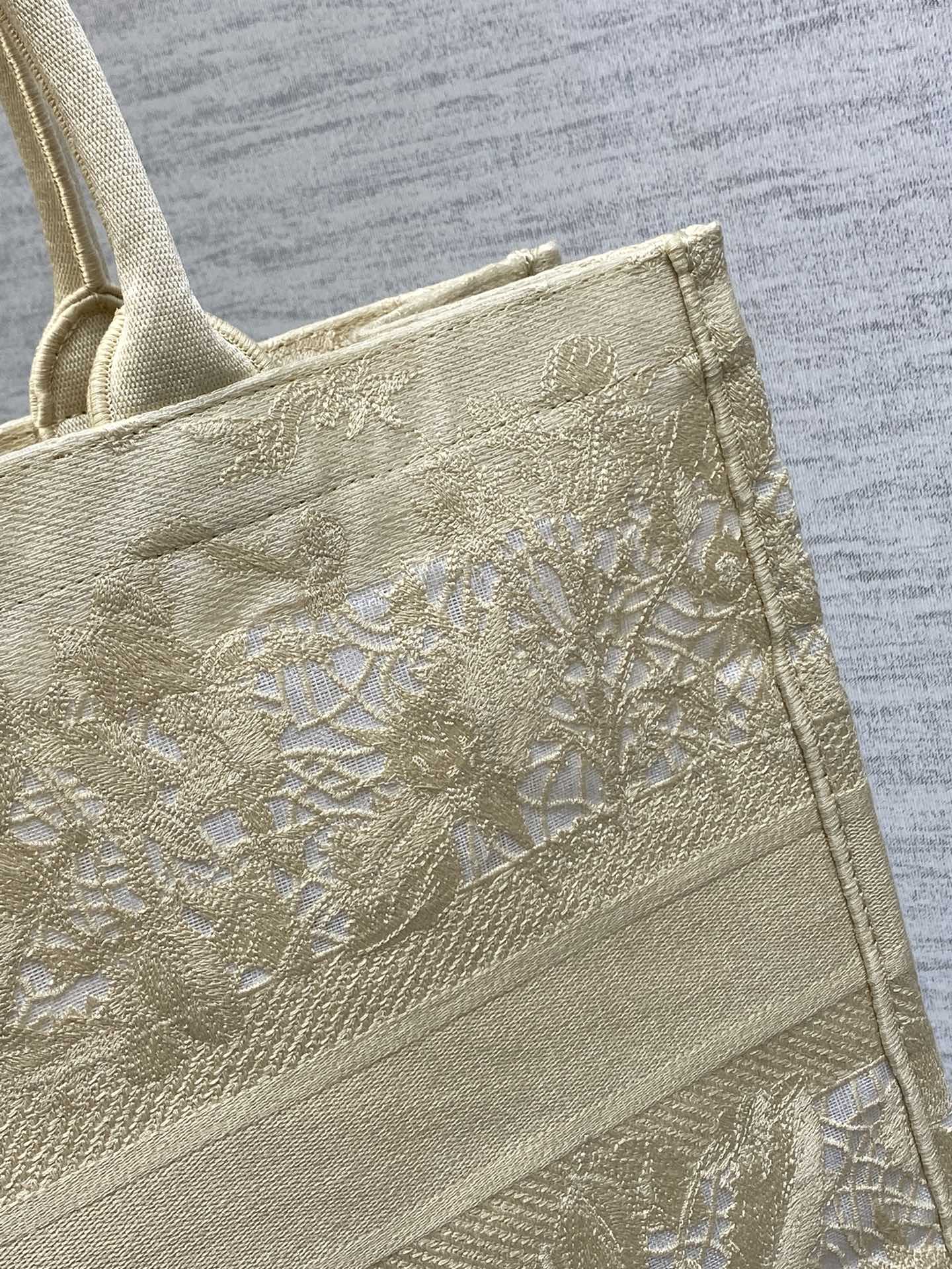 CD Large Dior Book Tote Scotland’s National Flower Pattern Beige Cotton