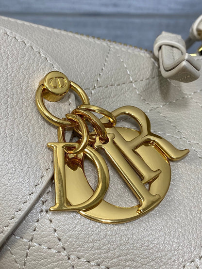 Dior 2025 Voyage Bag 23cm Powder Beige Grained Calfskin 267772