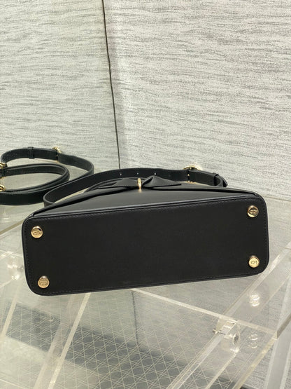 CD 26SS Bow-Adorned Bag Black Calfskin 272519