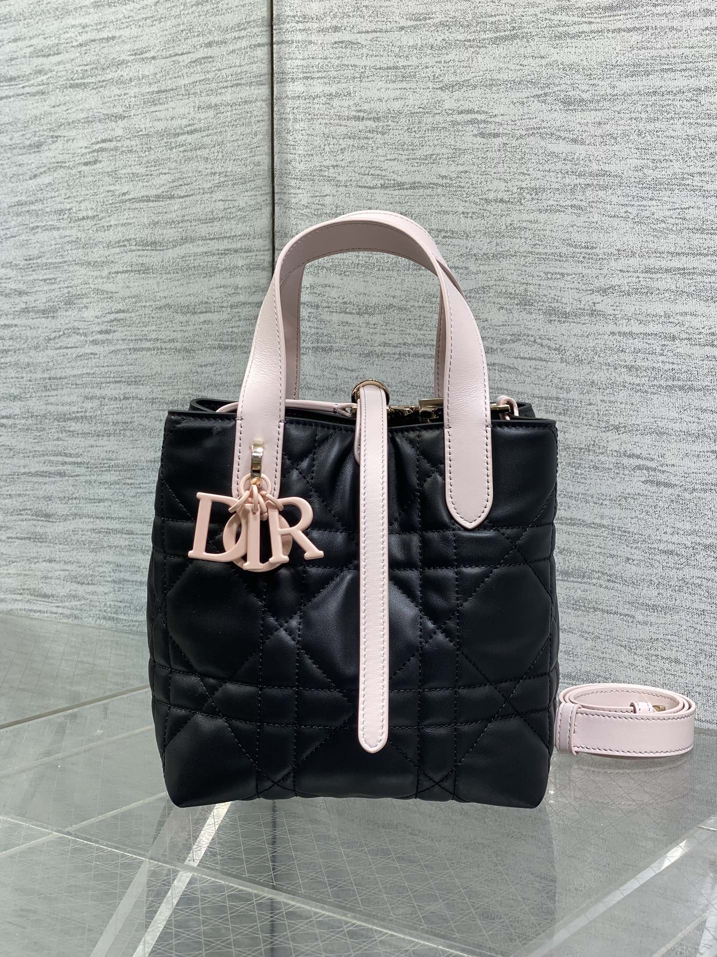 CD Toujours Bag 18cm Light Pink Black Macrocannage Lambskin 286511
