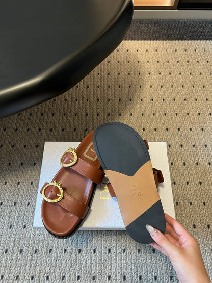 CD 26s Médaillon Buckle Slide Caramel Cowhide 820024
