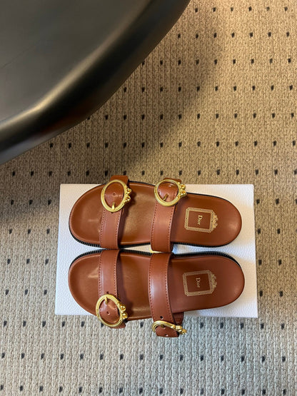 CD 26s Médaillon Buckle Slide Caramel Cowhide 820024