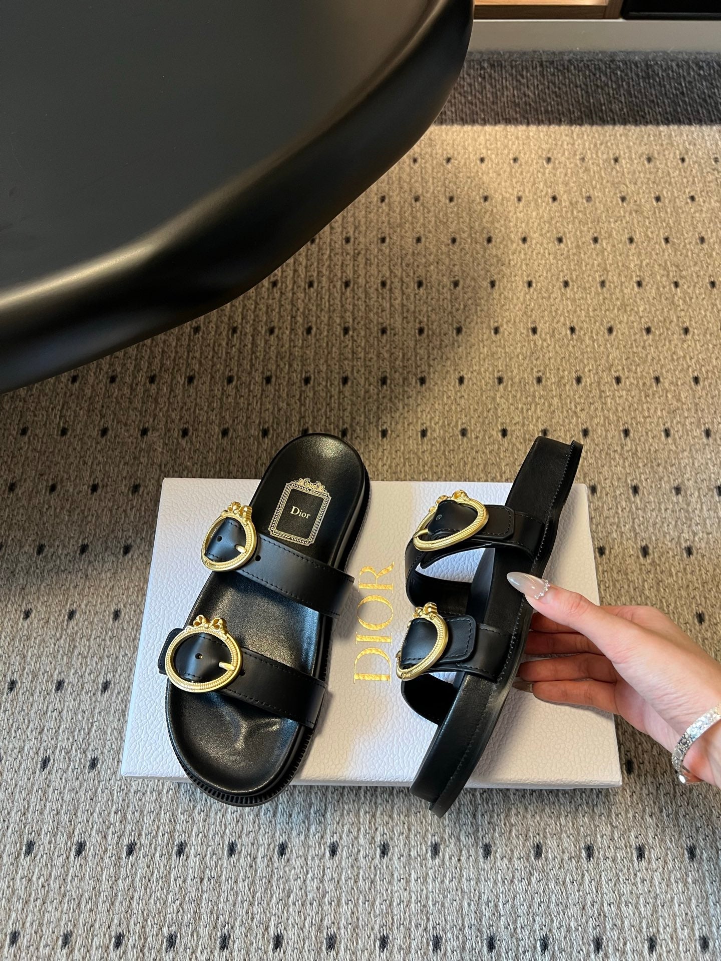 CD 26s Médaillon Buckle Slide Black Cowhide 820023