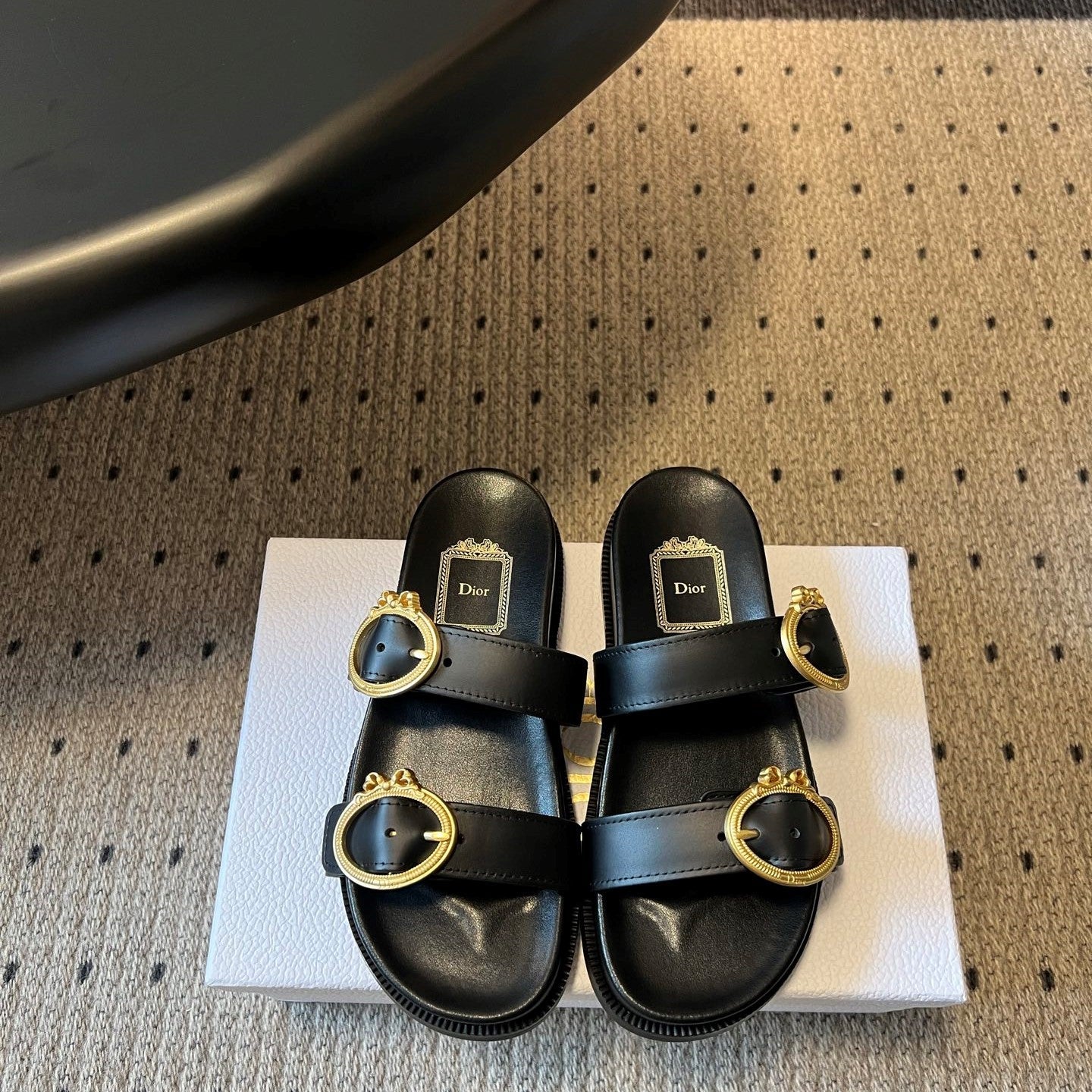 CD 26s Médaillon Buckle Slide Black Cowhide 820023